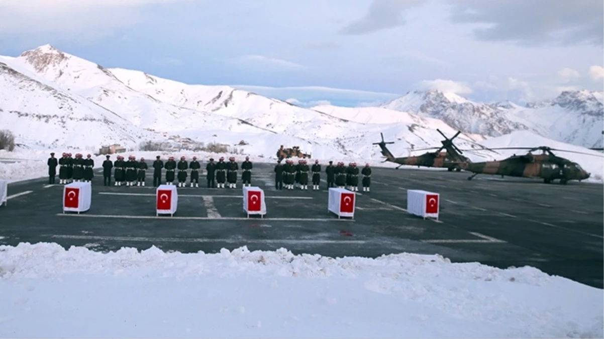 Irak’ın kuzeyindeki saldırıda şehit olan 6 asker için Hakkari’de tören düzenlendi