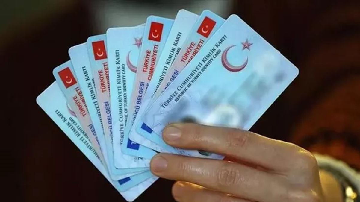 “Kimlik ve ehliyetini yenilemeyenlere 4 bin lira para cezası verilecek” iddiaları yalan çıktı