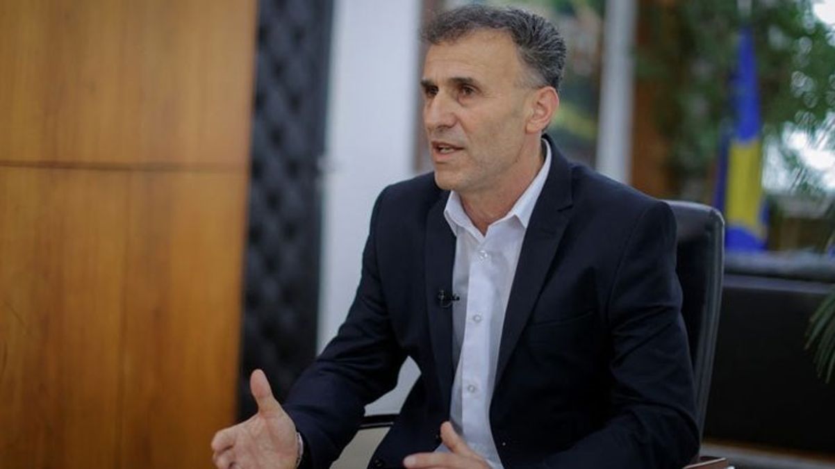 Kosova’nın Leposaviç Belediye Başkanı Hetemi, şiddet olayları nedeniyle 7 aydır ofisinden adım dahi atamıyor