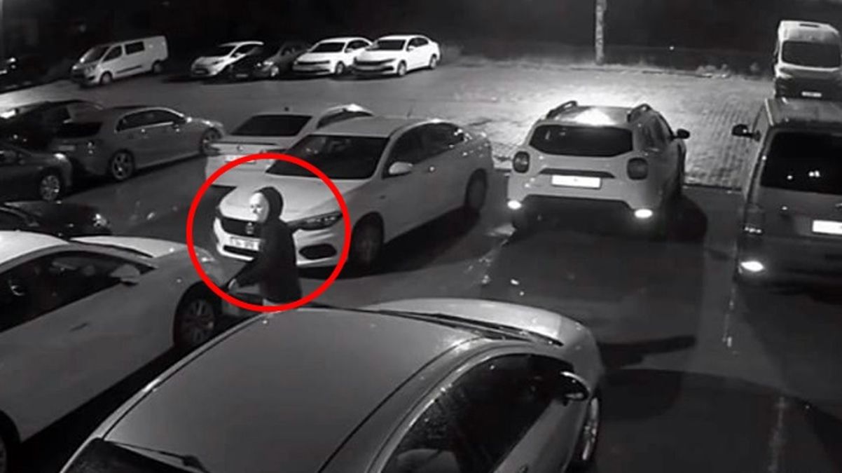 Oto galeriye gelen yüzü maskeli kadın, pompalı tüfekle ateş açıp kaçtı