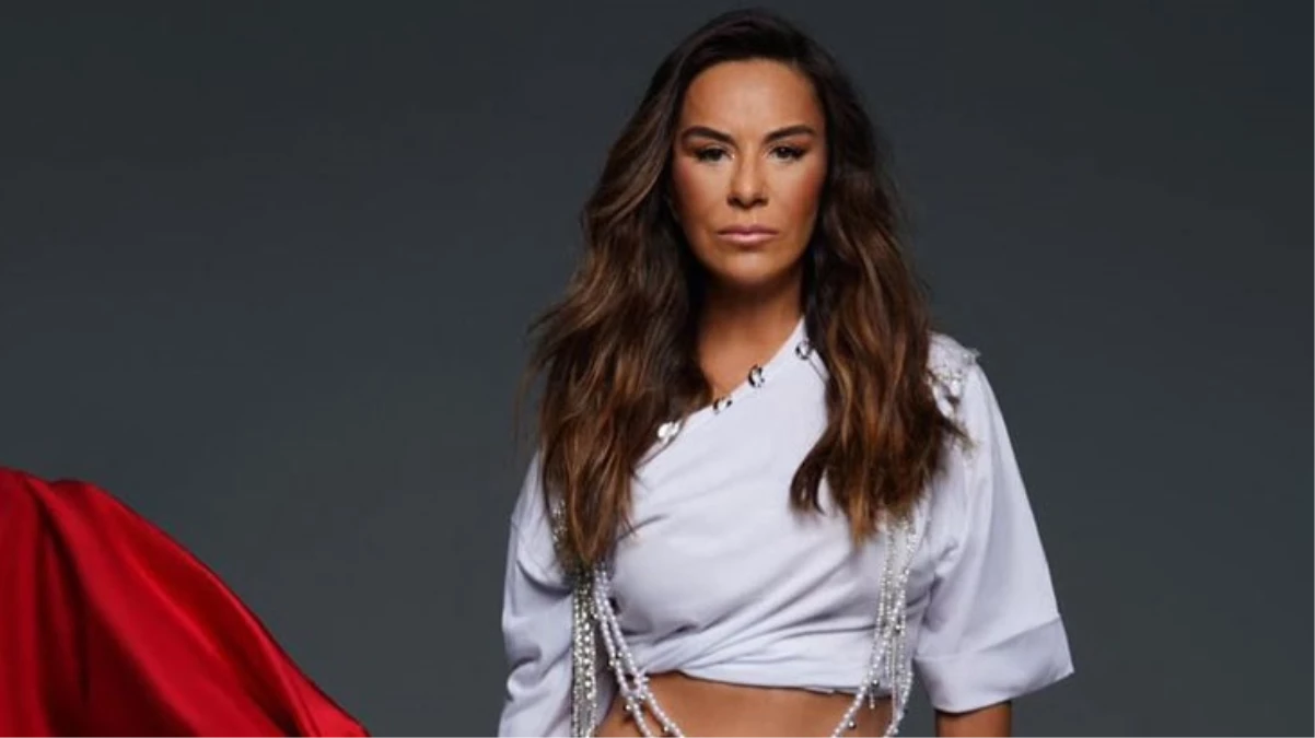 Oyuncu Filiz Taçbaş, CHP’den İzmir Foça Belediye Başkanlığına aday adayı oldu