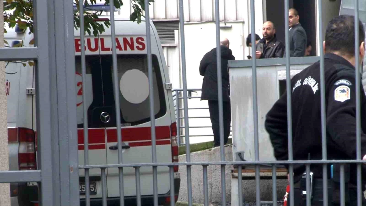 Cevahir Alışveriş Merkezi’nde bir kişi, 5. kattan aşağı atladı