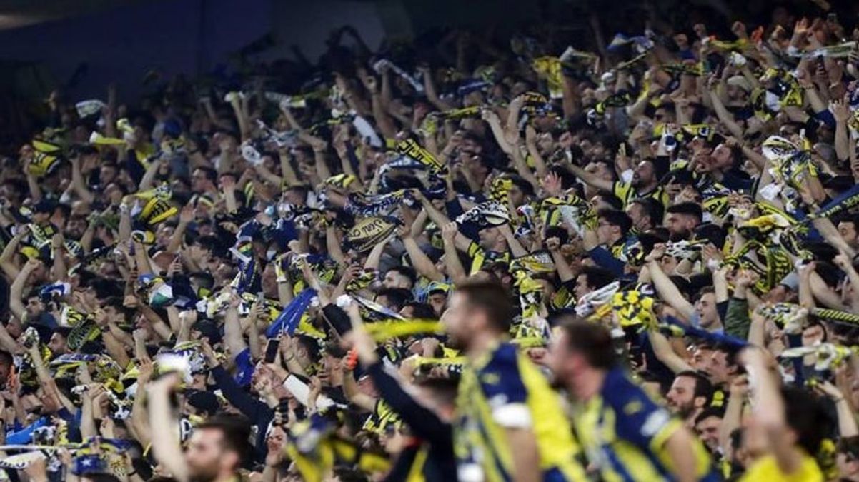 Taraftar çıldırdı! Fenerbahçe’nin futbolcusuna tepkiler çığ gibi