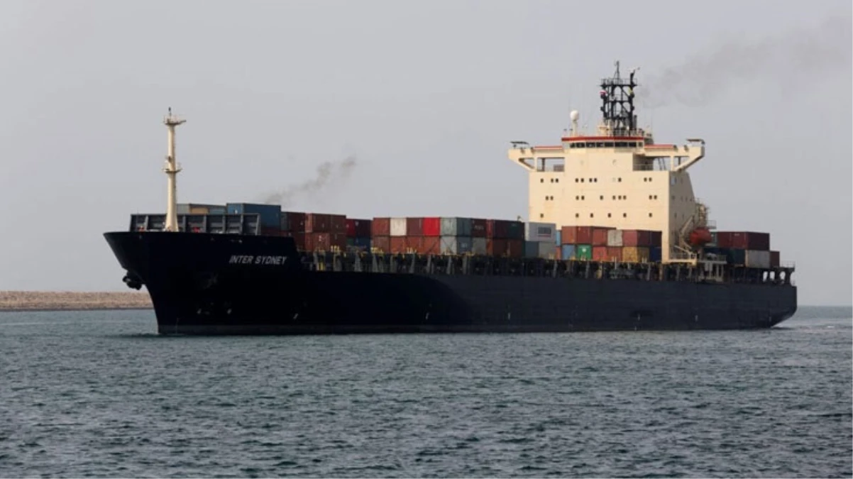 Yemen’deki İran destekli Husiler Kızıldeniz’de iki gemiyi füzelerle vurdu