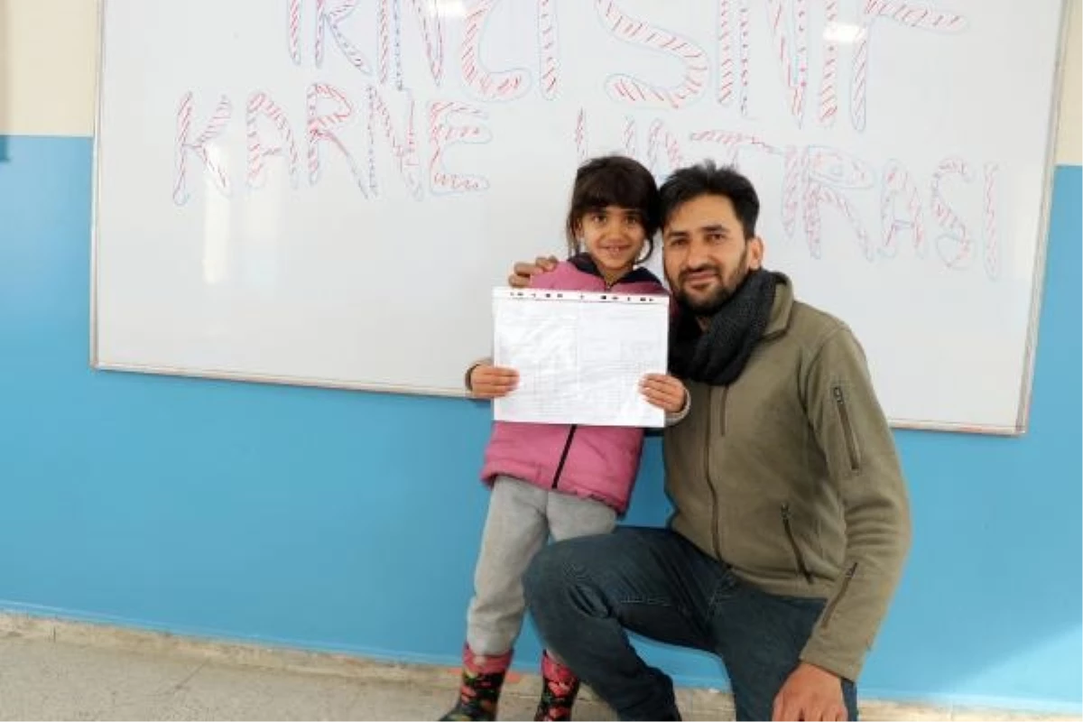 Van Gürpınar’da tek öğrencili okulda karne heyecanı