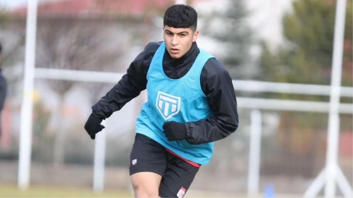 Anlaşma tamam! Sivasspor’un 17’lik yıldızı Yunus Emre Konak, Premier Lig yolcusu