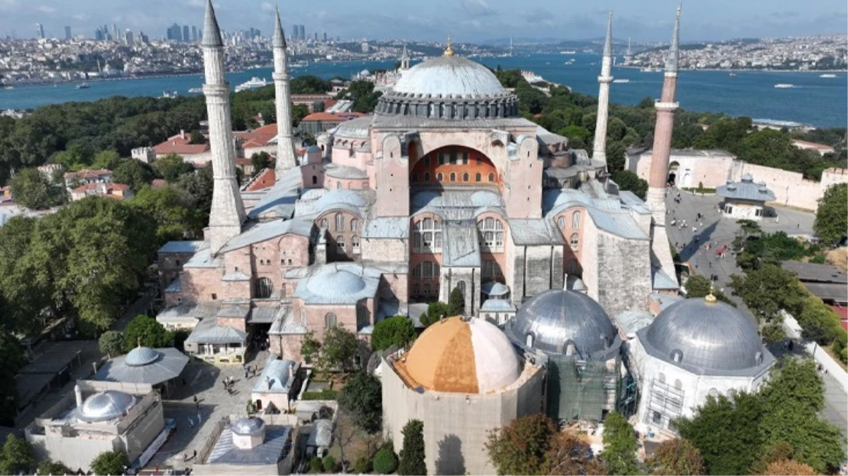 Ayasofya Camii’nde yeni dönem bugün başlıyor! Turistlerden 25 euro alınacak