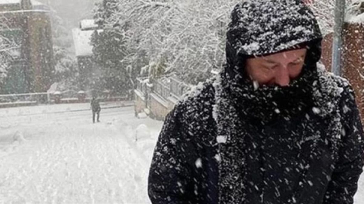 Bere, eldiven dolapta ne varsa çıkarın! İstanbul’da çarşamba günü kar yağışı bekleniyor