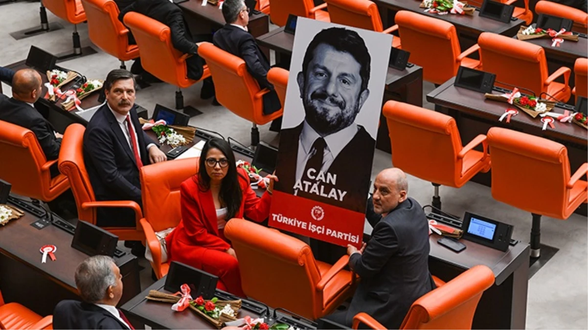 Can Atalay’ın vekilliğinin düşürülmesinin ardından TİP ve CHP’den eylem çağrısı