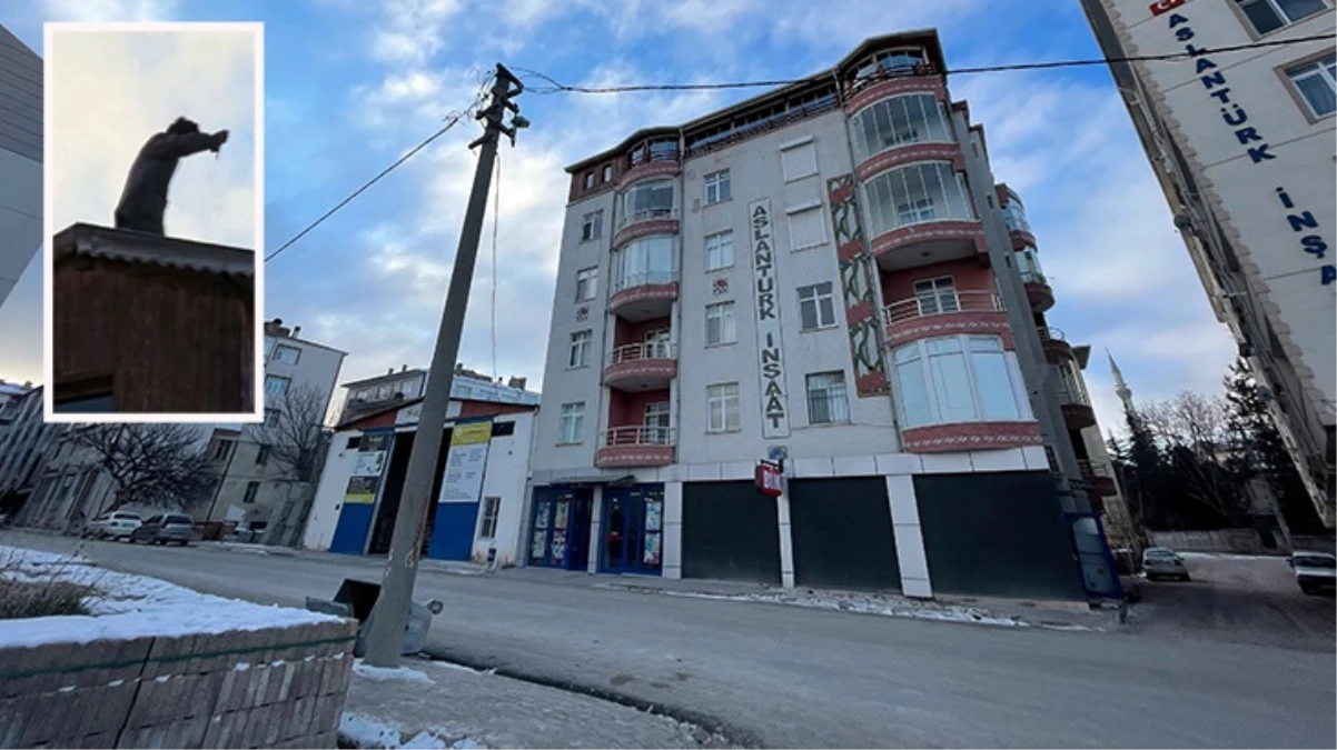 Bıçakla çatıya çıktı, boğazını kesmeye çalıştı