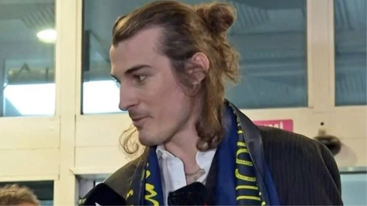 Fenerbahçe’nin yeni transferi Çağlar Söyüncü, İstanbul’a geldi! İlk iş taraftara seslendi
