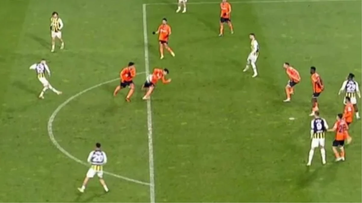 Fenerbahçe’ye galibiyeti getiren penaltıda karar doğru mu? Hakem yorumcuları “Tartışmasız” diyerek son sözü söyledi