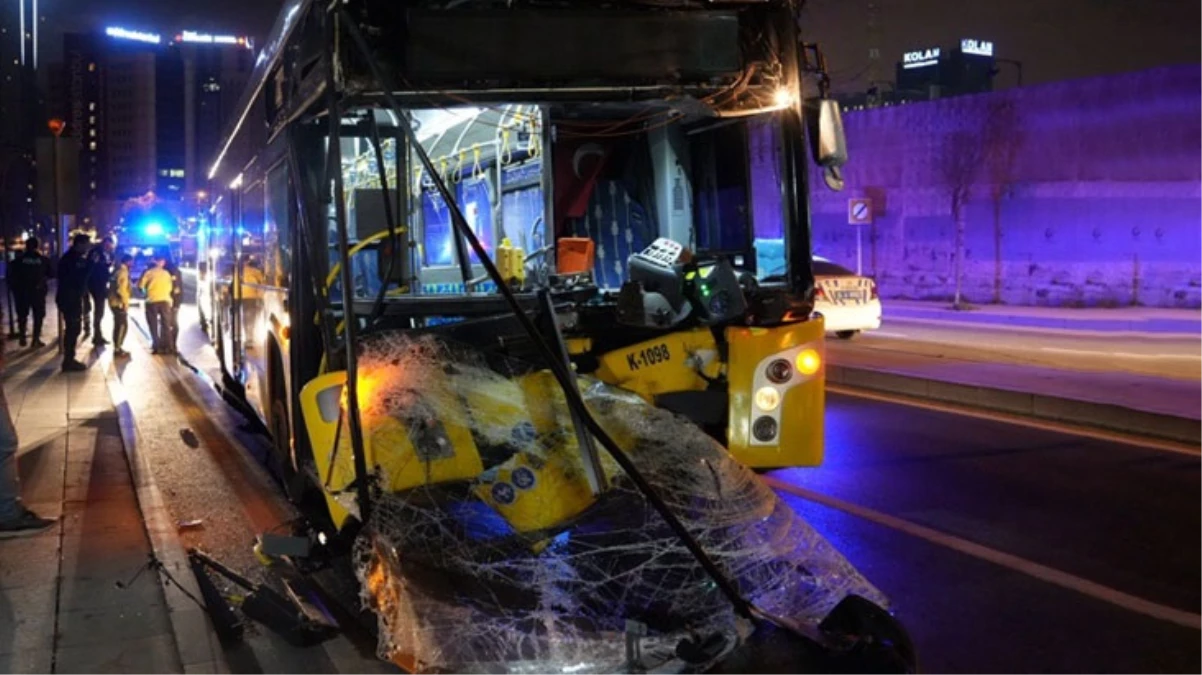 İETT otobüsü hafriyat kamyonuna çarptı: 9 kişi yaralandı