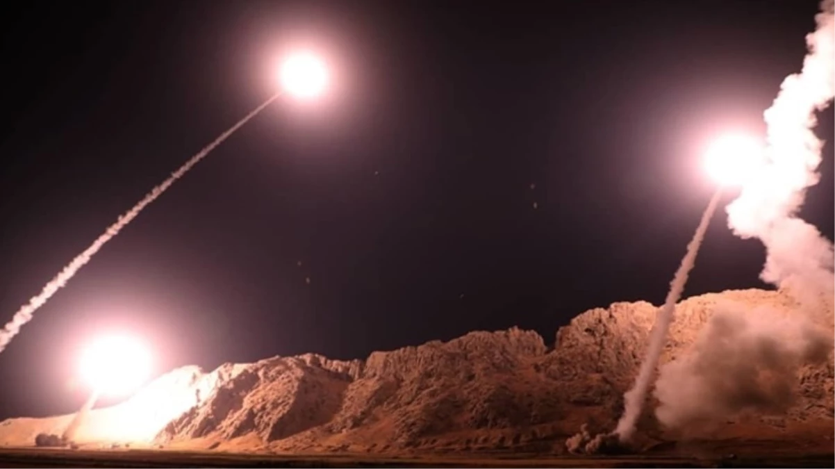 İran Devrim Muhafızları Pakistan’a füze fırlattı