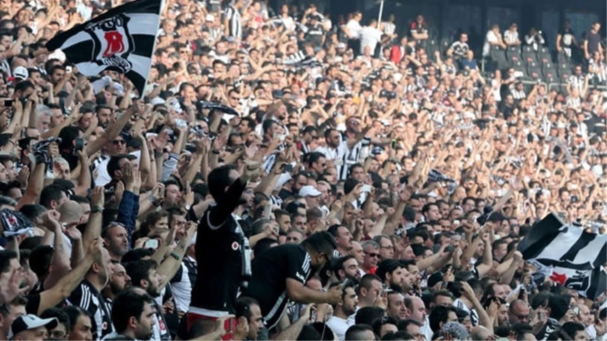 Maçın önüne geçen an! Beşiktaş taraftarından yönetime tepki: Hasan Arat transferler nerede?