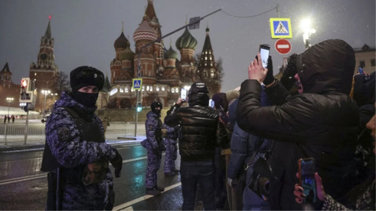 Rusya’da yılbaşı kutlamalarını fırsat bilen yetkililer, göçmenleri toplayıp askere aldı