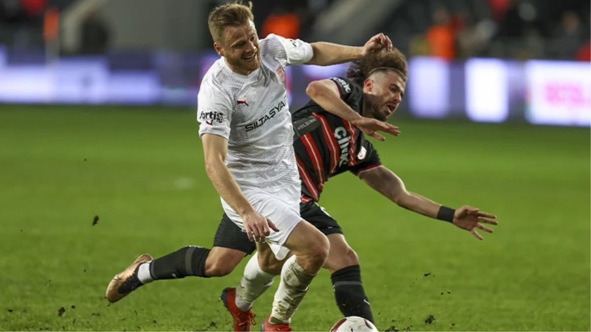 Süper Lig kaldığı yerden devam! 4 gollü çılgın maçta kazanan çıkmadı