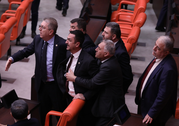 TBMM'de FETÖ tartışması! CHP'li Tanal'dan Osman Gökçek'e: Gırtlağına kadar haram yedin