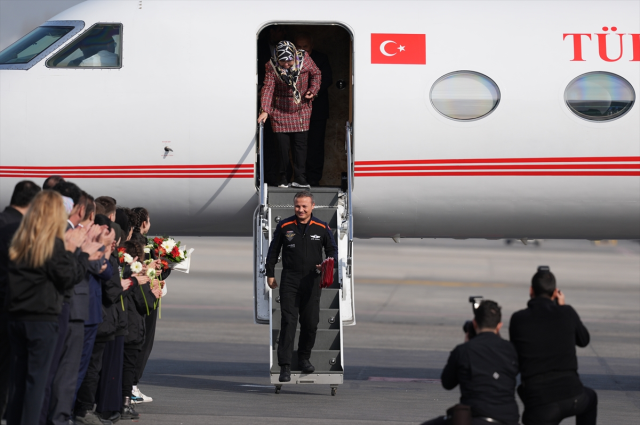 İlk Türk astronot Alper Gezeravcı, Türkiye'ye döndü