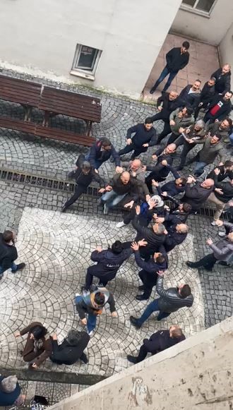 Artvin Hopa'da CHP seçim bürosunda başlayan yumruklu kavga sokağa taştı