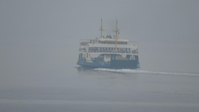 Çanakkale Boğazı yoğun sis nedeniyle transit gemi geçişlerine kapatıldı