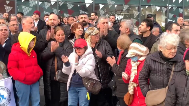 Avcılar ve Sarıyer iddiası CHP'lileri kızdırdı! İl başkanlığı binası önünde toplanıp slogan attılar