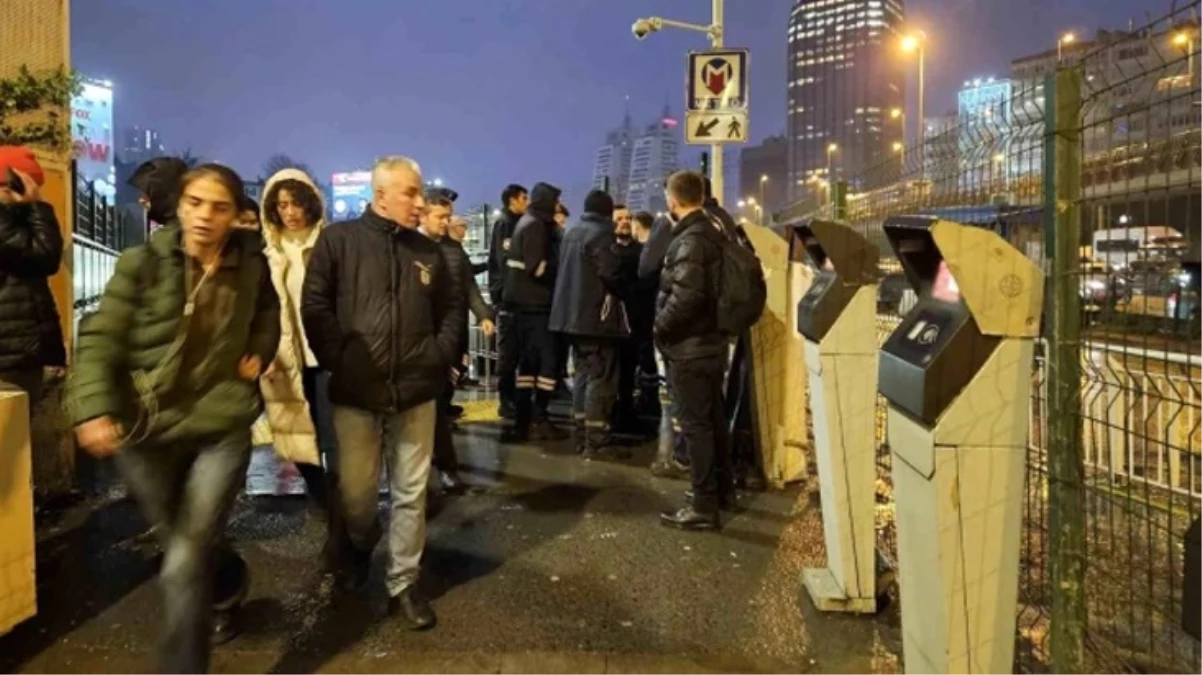 İstanbul Gayrettepe'de yürüyen merdivende sıkışan işçi hayatını kaybetti