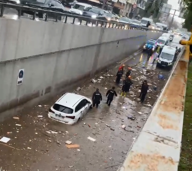 Su dolu alt geçitte hayatını kaybeden vatandaşın son anlarını anlattılar: Arabanın bagajından çıkmış ama yüzmeyi bilmiyordu