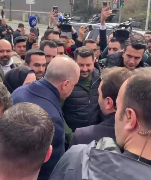 Cumhurbaşkanı Erdoğan'a sürpriz doğum günü! Görünce hemen aracını durdurdu