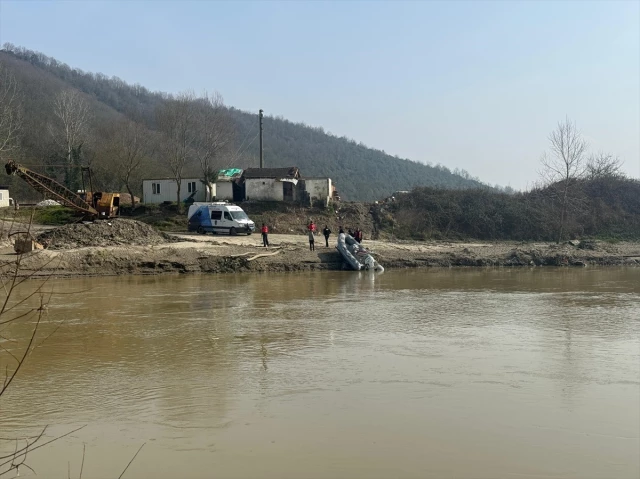 Sakarya Nehri'nde cansız bedeni bulunan kadının eşi ve oğlu gözaltında