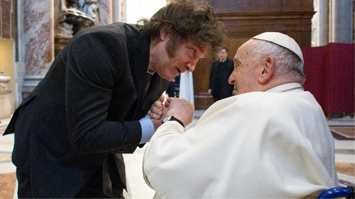 Arjantin lideri Javier Milei, “Şeytanın yeryüzündeki temsilcisi” dediği Papa’ya sarıldı