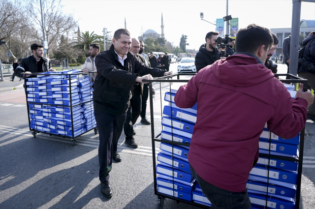 Martı şirketi, Paylaşımlı Yolculuk Yönetmeliği için 376 bin dilekçeyi İBB'ye verdi