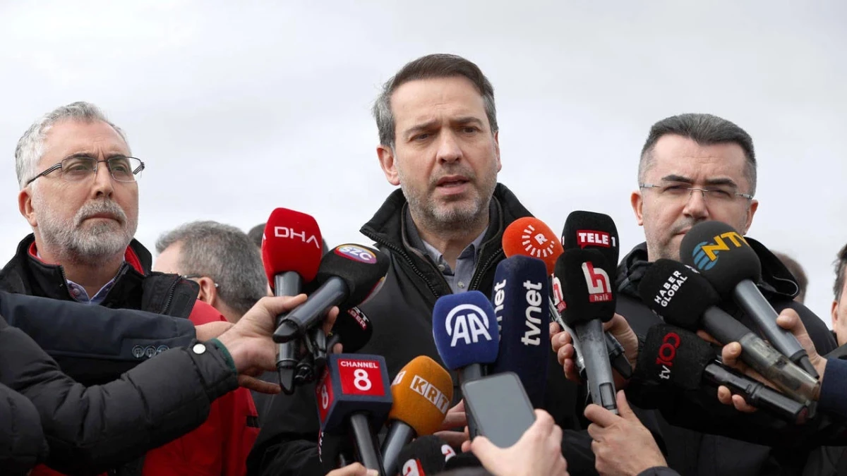 Bakan Bayraktar: Erzincan’daki heyelan alanında işçilerin 3’ü bir lokasyonda, 6’sı ayrı bir yerde