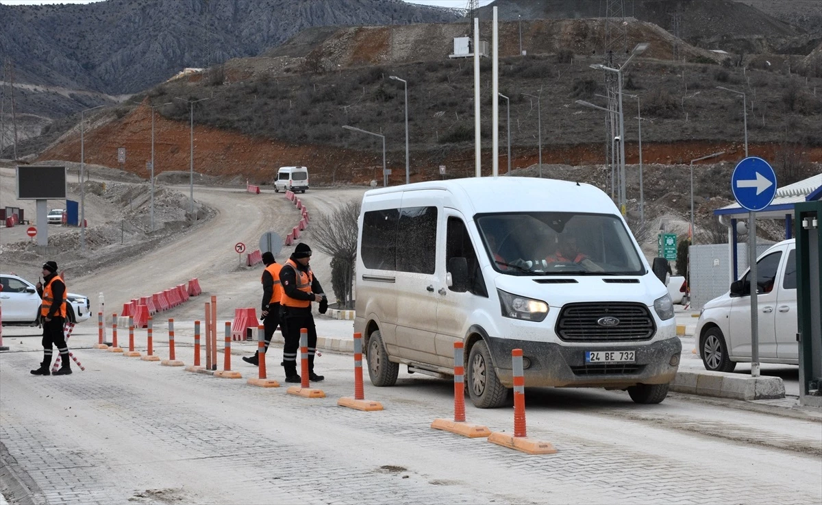 Maden faciasında kaybolan 9 işçi, 3 bine yakın personel tarafından aranıyor