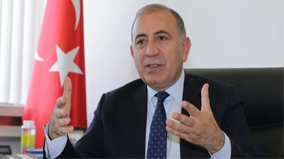 CHP’nin Esenyurt’tan başkan adayı göstereceği konuşulan Gürsel Tekin partisinden istifa etti