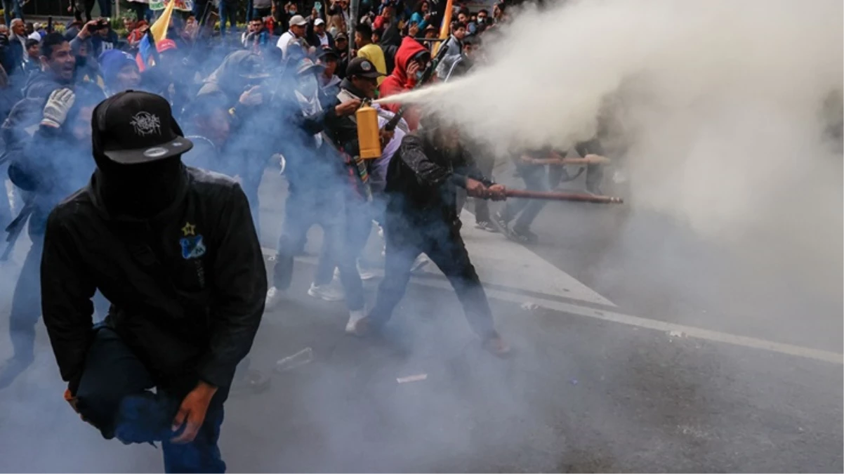 Darbe iddiası Kolombiya’yı karıştırdı! Cumhurbaşkanı Petro’nun çağrısında binlerce kişi sokağa indi