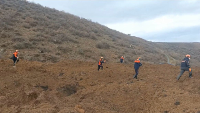 Bakan Bayraktar: Erzincan'daki heyelan alanında 400 bin kamyonluk toprak kütlesi var