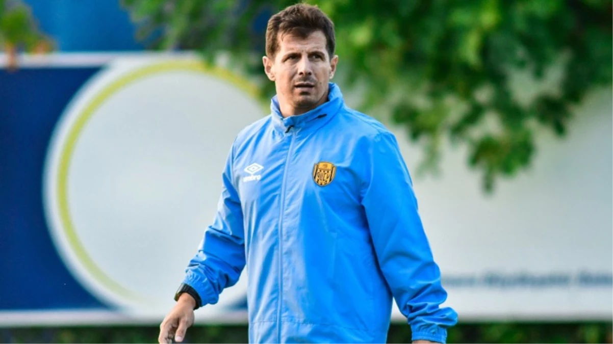 Fenerbahçeli taraftarların küfürlü tezahüratları sonrası Emre Belözoğlu’dan şarkılı gönderme
