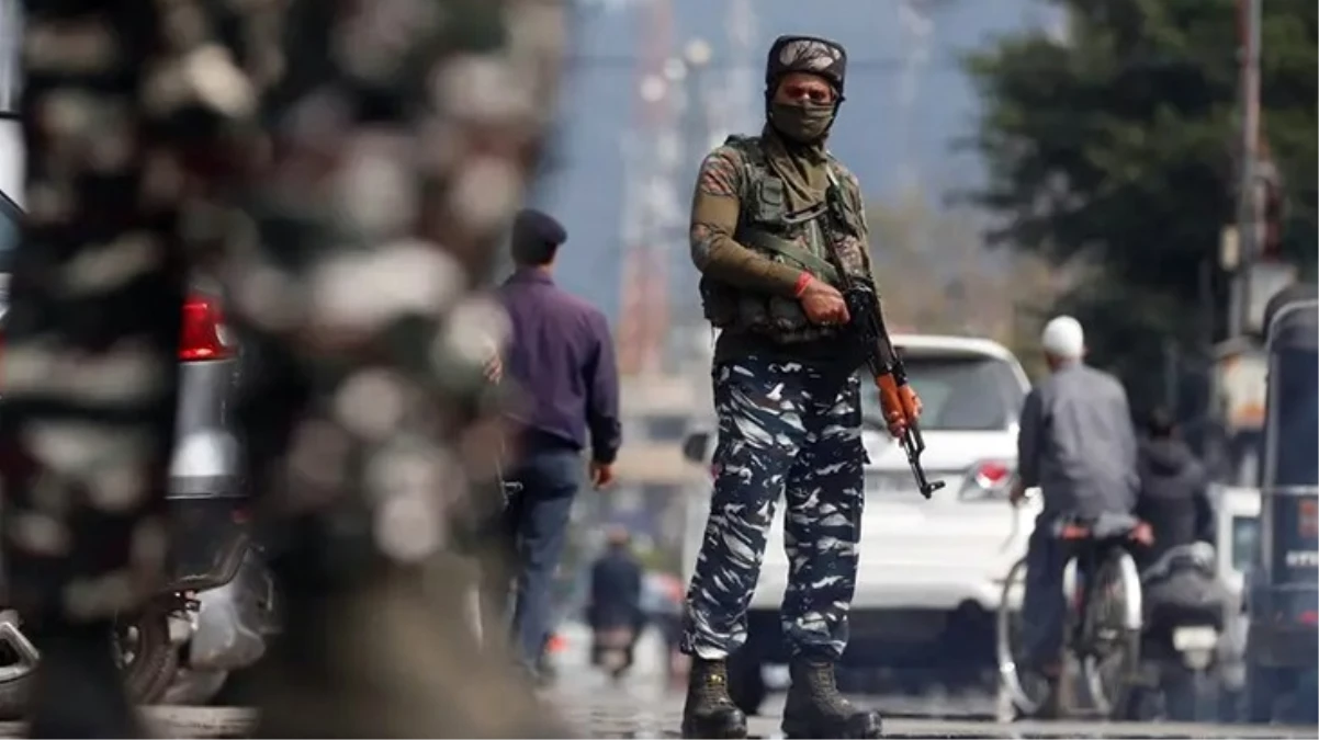 Hindistan’da cami ve medrese yıkımı nedeniyle çıkan çatışmalarda can kaybı 5’e yükseldi