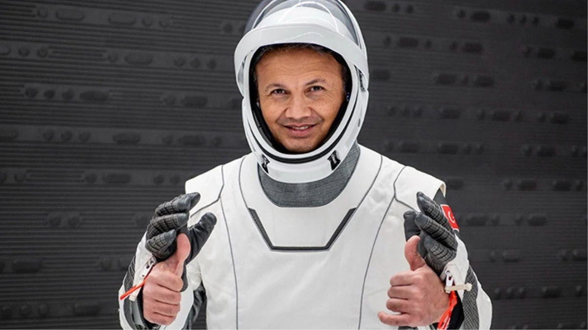 Alper Gezeravcı’dan yeryüzüne ayak bastıktan sonra ilk paylaşım: Merhaba Dünya, ben geldim