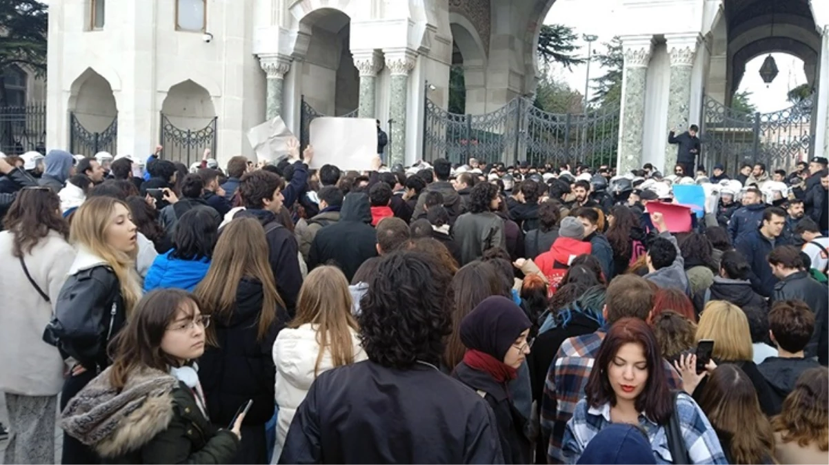 İstanbul Üniversitesi’nde protestolar şiddetlendi, 1 öğrenci yaralandı