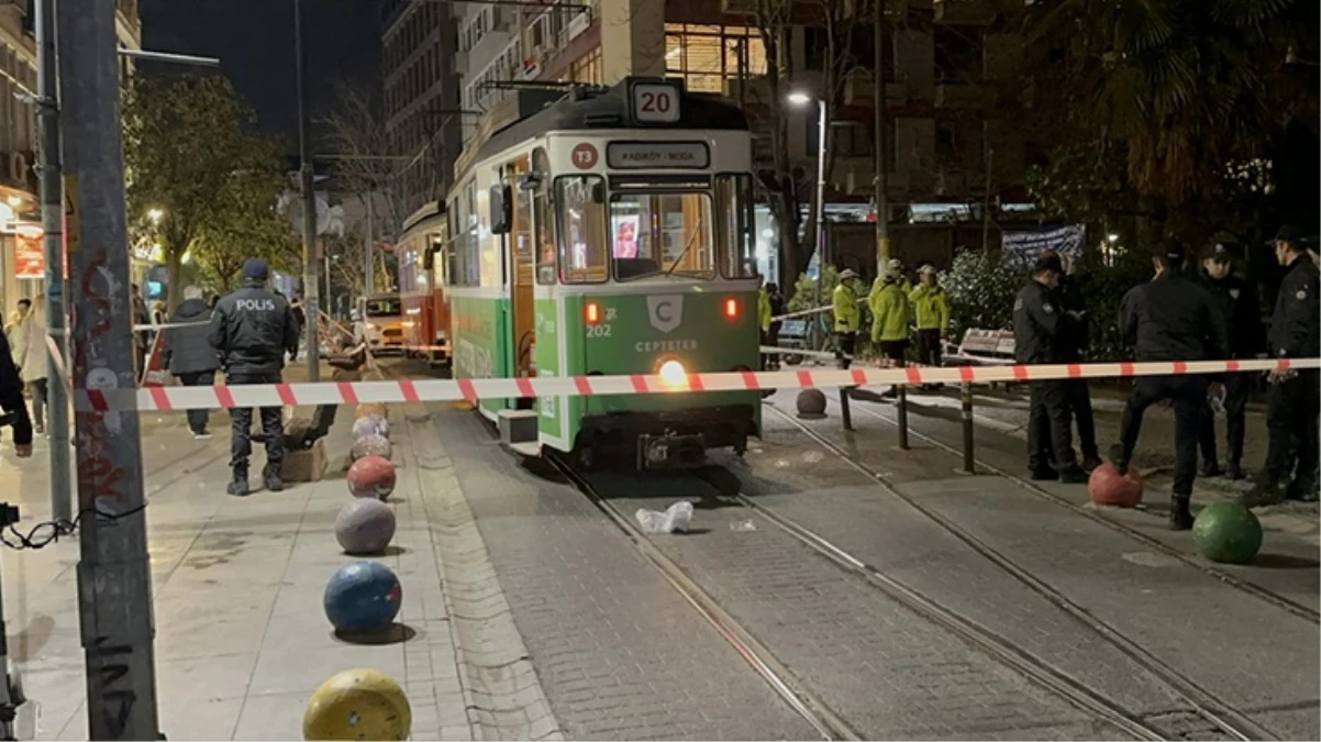 Kadıköy’de torununu kurtaran kadın tramvayın altında kalarak hayatını kaybetti