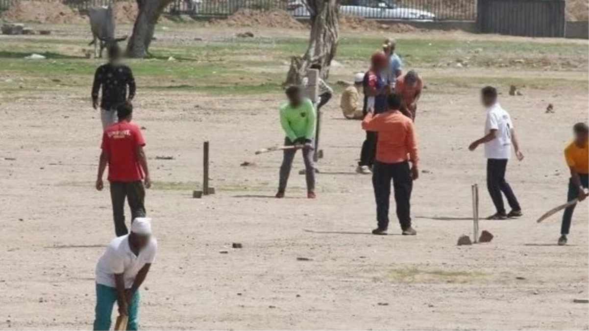 Hindistan’da kriket maçında çıkan kavgada bir kişi taşlanarak öldürüldü