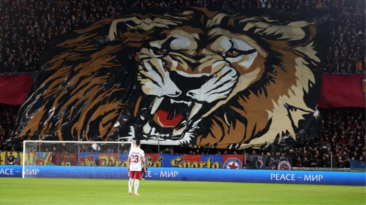 Maçın önüne geçti! Çekya’da skandal pankart