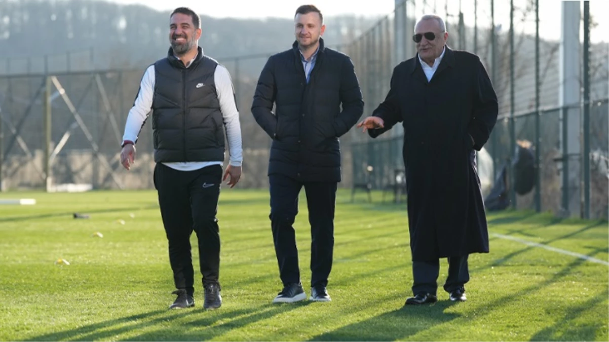 Mehmet Ağar’dan Arda Turan’ın hocalığını yaptığı Eyüpspor’a destek ziyareti