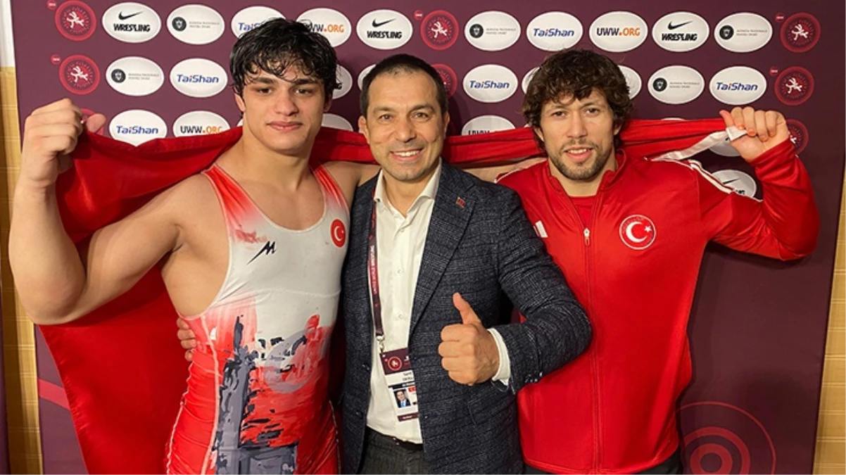 Milli güreşçiler Selçuk Can ve Alperen Berber, Avrupa Güreş Şampiyonası’nda altın madalya kazandı