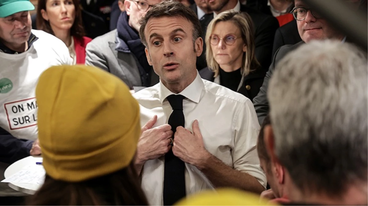 Paris’te çiftçiler Fransız liderin katıldığı fuarı bastı: Gerekirse Macron’u zorla alırız