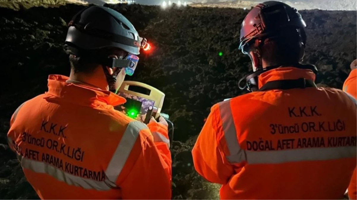 Erzincan’da zamana karşı yarış! Toprak altında kalan 9 işçi için aramalar devam ediyor