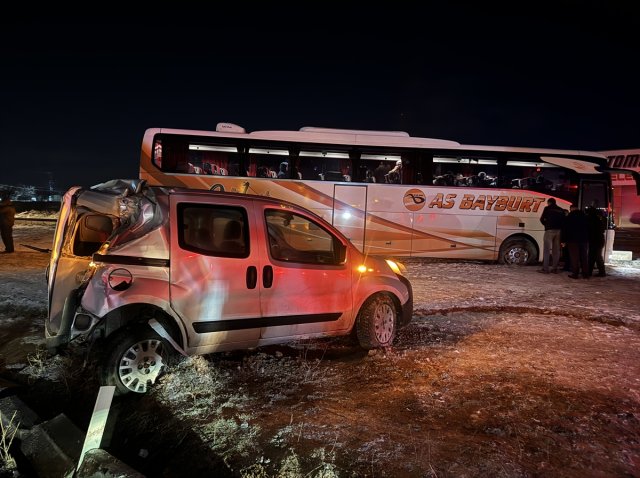 Nevşehir'de 14 aracın karıştığı zincirleme trafik kazası: 3'ü ağır 7 yaralı