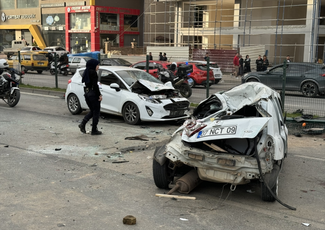 Antalya Alanya'da zincirleme kaza: 2 ölü, 3 yaralı